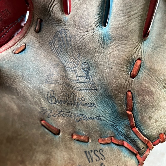 Vintage Rawlings Red and white and blue Baseball Glove.  Frank Robinson model - Picture 3 of 4
